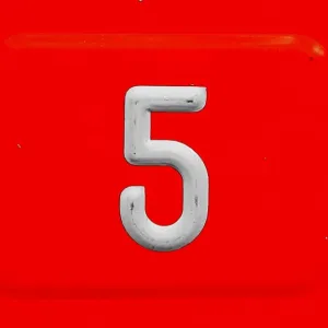 Top 5 Signs You Need Tooth Extractions in Garden City